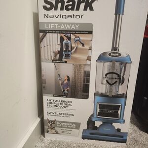 Navigator Lift-Away Vacuum - Blue